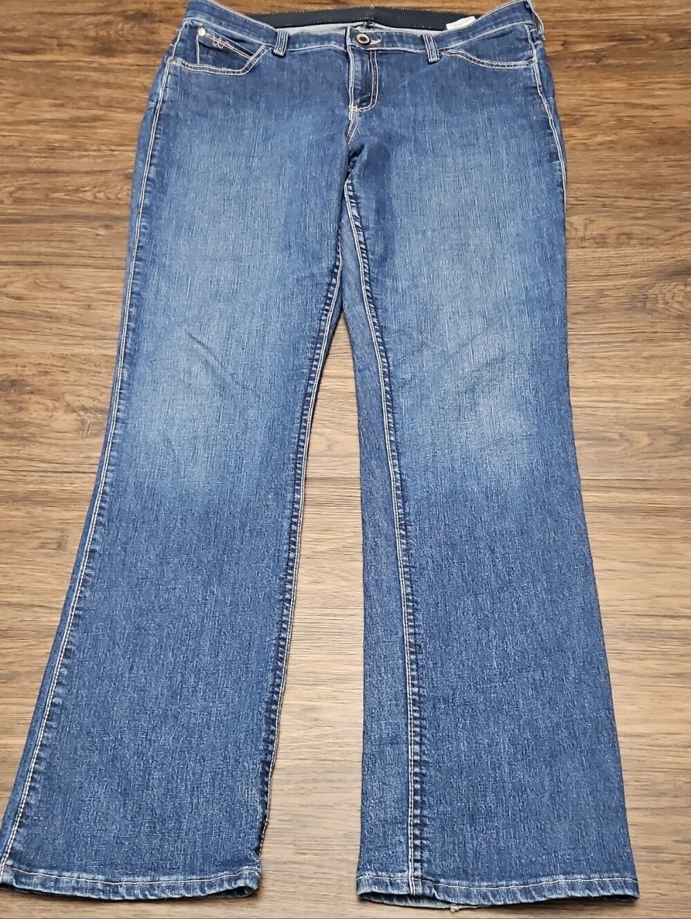 Aura by Wrangler Flare Jeans Medium Wash 11/12 x 34